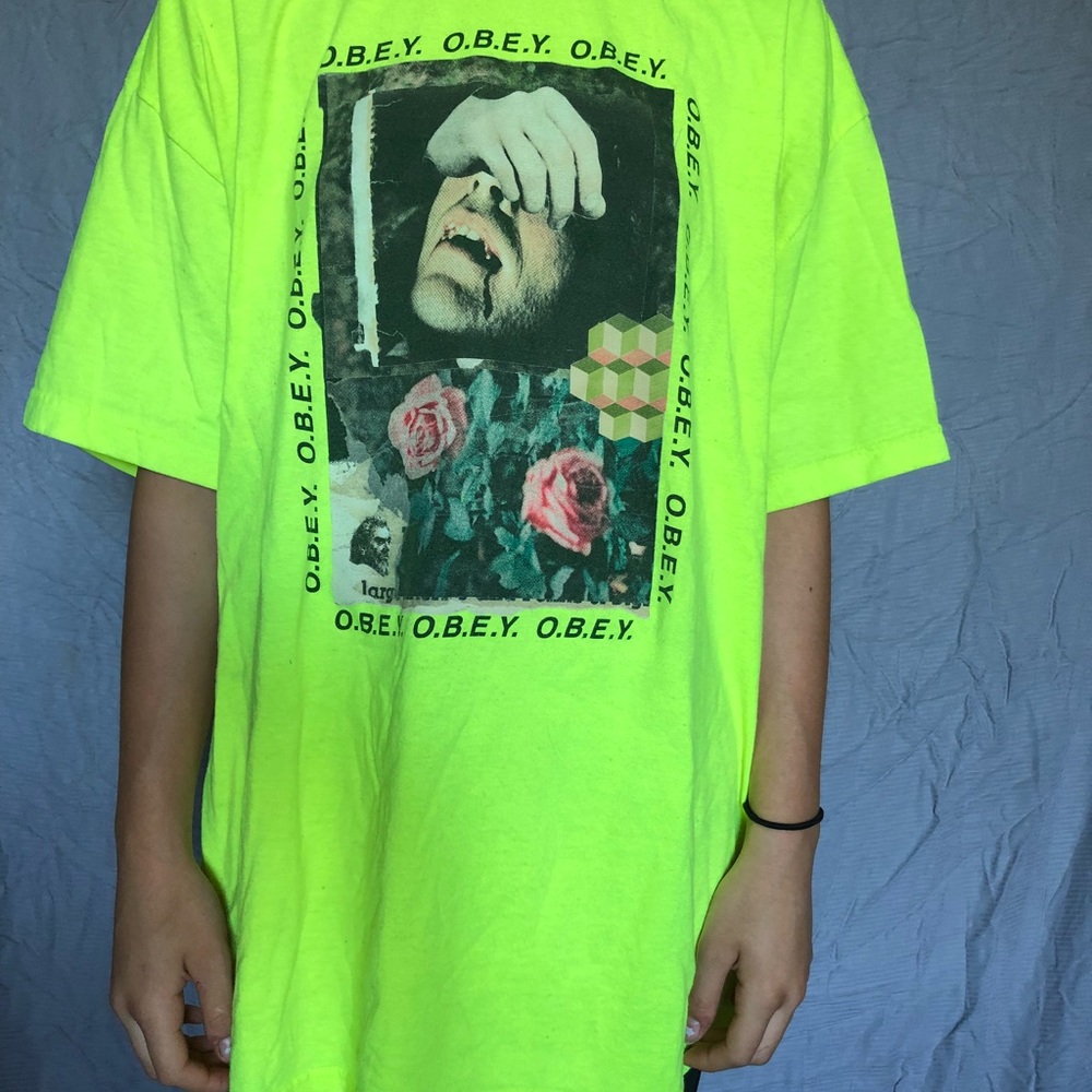 OBEY GRAPHIC VAMPIRE TEE